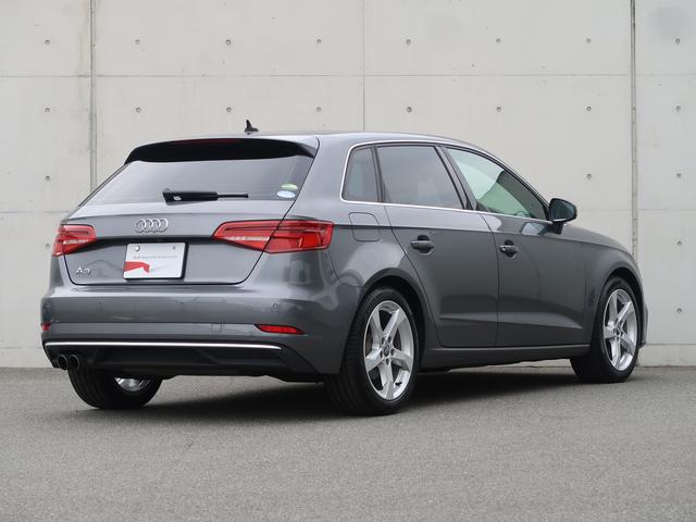 Ａ３ スポーツバック３０ＴＦＳＩ　スポーツ　ナビゲーションパッケージ　アシスタンスパッケージ　コンビニエンスパッケージ　ラグジュアリーパッケージ　認定中古車　ＥＴＣ　パーシャルレザーシート　リヤビューカメラ（4枚目）