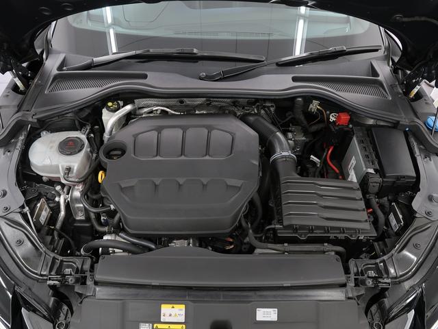 ＴＴクーペ ４５ＴＦＳＩクワトロ　Ｓラインパッケージ　クルーズコントロール　マトリクスＬＥＤヘッドライト　Ｓ　ｌｉｎｅパッケージ　コンフォートパッケージ　認定中古車　ＥＴＣ　バックカメラ（16枚目）