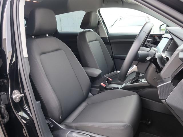 Ａ１スポーツバック ２５ＴＦＳＩ　スマートフォンインターフェイス　コンビニエンスアシスタンスパッケージ　ナビゲーションパッケージ　認定中古車　ＥＴＣ　ＬＥＤヘッドライト（8枚目）