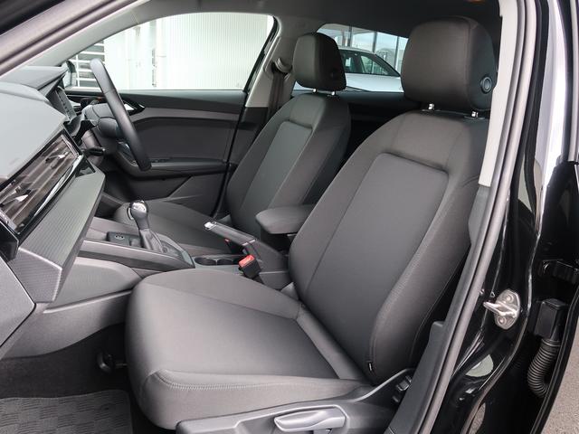 Ａ１スポーツバック ２５ＴＦＳＩ　スマートフォンインターフェイス　コンビニエンスアシスタンスパッケージ　ナビゲーションパッケージ　認定中古車　ＥＴＣ　ＬＥＤヘッドライト（9枚目）