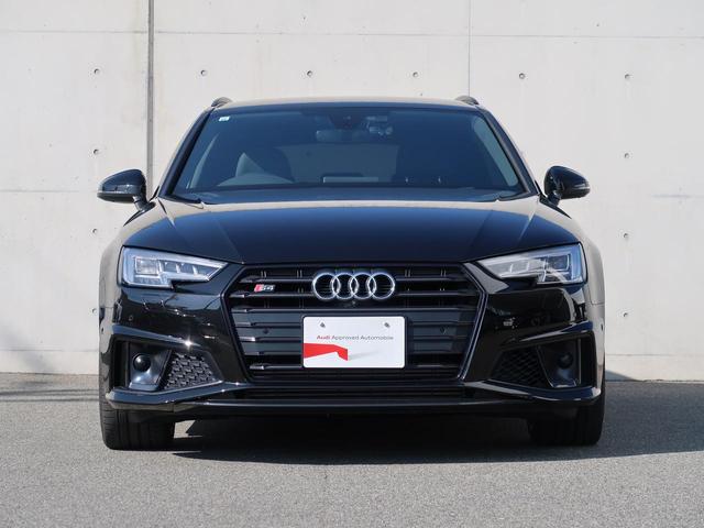 いつの時代にも魅力的であり続ける、タイムレスなデザイン。高品質な素材を使用しています。