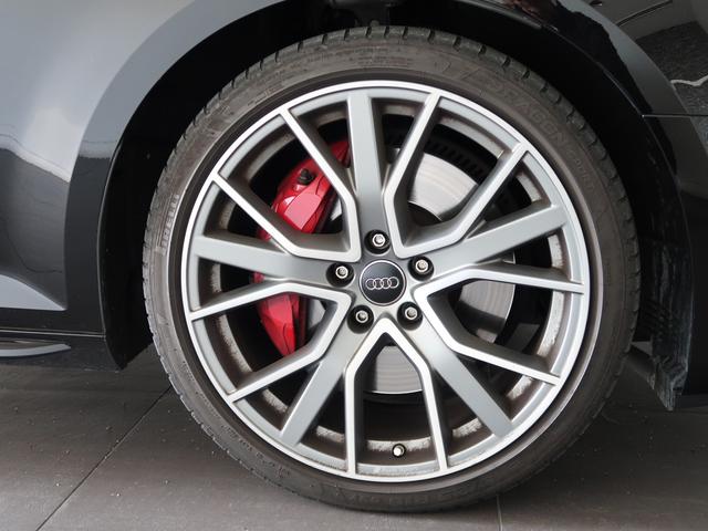 Ａｕｄｉが指定する独自の条件を全て満たした車だけが、認定資格を持つテクニシャンの手による１００項目にも及ぶ点検・整備のプロセスを受け、お客様のもとへ届けられます。