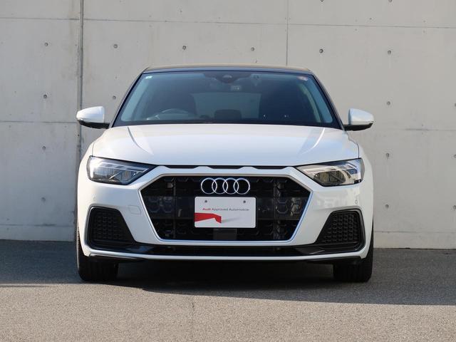 いつの時代にも魅力的であり続ける、タイムレスなデザイン。高品質な素材を使用しています。