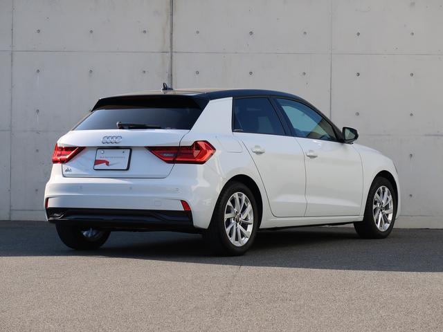 一目でＡｕｄｉだと分かる特色を持つデザイン。その存在はいつの時代も、見るもの、乗るものに感動を与え続けます。