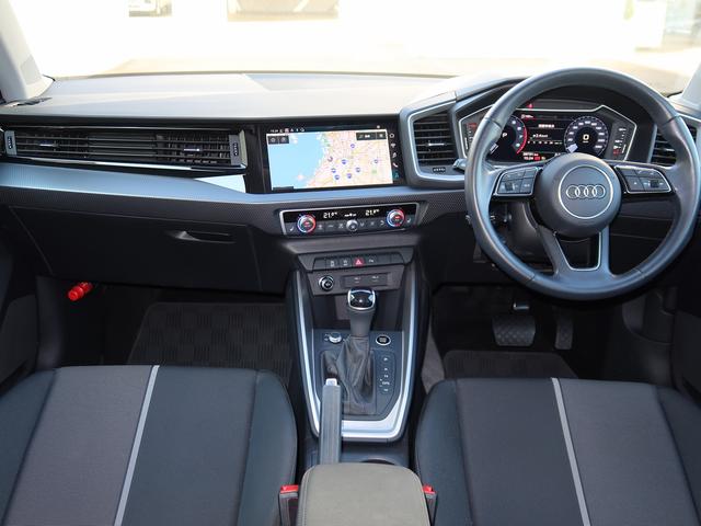 Ａｕｄｉが指定する独自の条件を全て満たした車だけが、認定資格を持つテクニシャンの手による１００項目にも及ぶ点検・整備のプロセスを受け、お客様のもとへ届けられます。