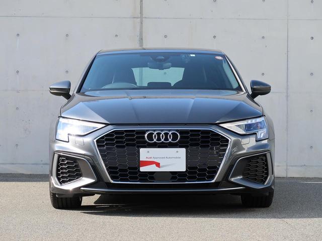 Ａ３ スポーツバック３０ＴＦＳＩ　Ｓライン　コンビニエンス＆アシスタンスパッケージ　ナビゲーションパッケージ　Ｓ　ｌｉｎｅ　プラスパッケージ　認定中古車　ＥＴＣ　バックカメラ　パーシャルレザーシート（3枚目）
