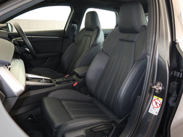 Ａ３ スポーツバック３０ＴＦＳＩ　Ｓライン　コンビニエンス＆アシスタンスパッケージ　ナビゲーションパッケージ　Ｓ　ｌｉｎｅ　プラスパッケージ　認定中古車　ＥＴＣ　バックカメラ　パーシャルレザーシート（9枚目）