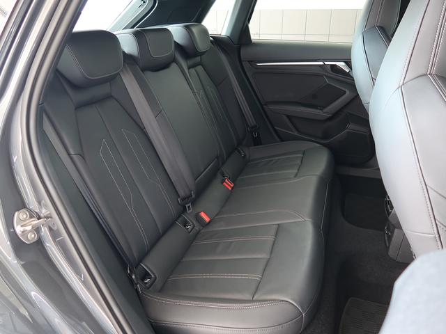 Ａ３ スポーツバック３０ＴＦＳＩ　Ｓライン　コンビニエンス＆アシスタンスパッケージ　ナビゲーションパッケージ　Ｓ　ｌｉｎｅ　プラスパッケージ　認定中古車　ＥＴＣ　バックカメラ　パーシャルレザーシート（10枚目）