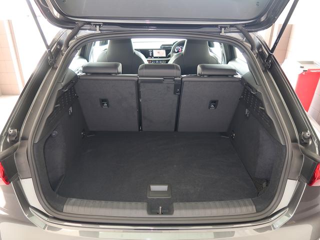 Ａ３ スポーツバック３０ＴＦＳＩ　Ｓライン　コンビニエンス＆アシスタンスパッケージ　ナビゲーションパッケージ　Ｓ　ｌｉｎｅ　プラスパッケージ　認定中古車　ＥＴＣ　バックカメラ　パーシャルレザーシート（17枚目）