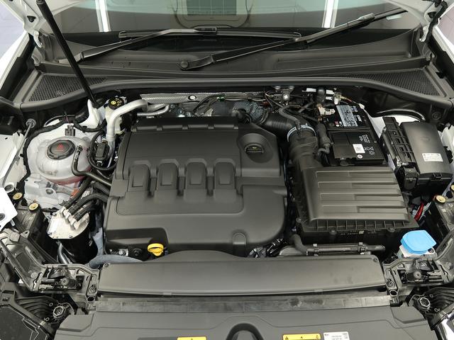 Ｑ３スポーツバック ３５ＴＤＩクワトロ　Ｓライン　ブラックＡｕｄｉ　ｒｉｎｇｓ＆ブラックスタイリングパッケージ　プライバシーガラス　スマートフォンインターフェース　コンビニエンス＆アシスタンスパッケージ　プラスパッケージ　認定中古車　ＥＴＣ（15枚目）