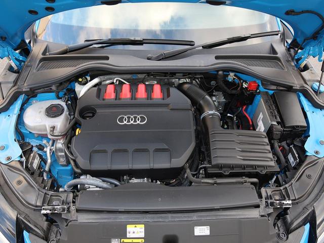 ＴＴＳクーペ ベースグレード　アルミホイール　５　スポークブレードデザイン　ブラックポリッシュト９　Ｊ　ｘ　１９　ブラックハイグロススタイリングパッケージ　Ｂａｎｇ　＆　Ｏｌｕｆｓｅｎ　サウンドシステム　認定中古車　ＥＴＣ（17枚目）