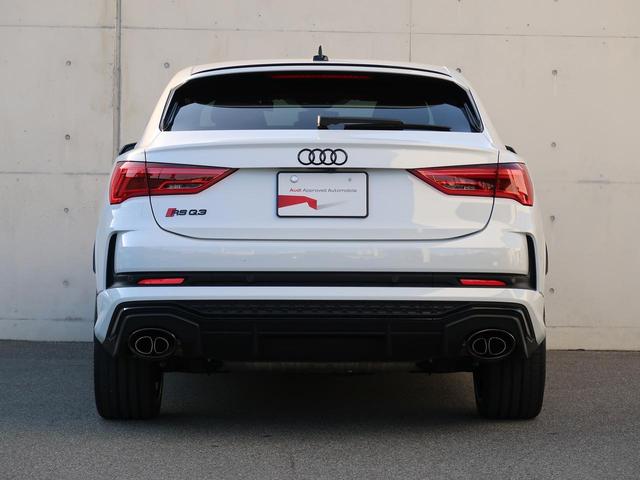 ＲＳ Ｑ３ スポーツバック ベースグレード　スポーツエキゾーストシステム　エクステリアミラーハウジングカーボン　ＳＯＮＯＳ　サウンドシステム　ブラックスタイリングパッケージ　ダンピングコントロールサスペンション　ＲＳデザインパッケージレッド（8枚目）