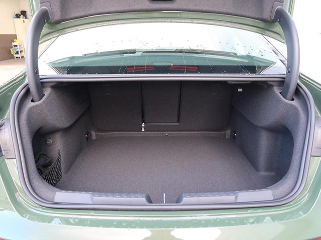 Ａ３セダン ３０ＴＦＳＩアドバンスド　コンビニエンス＆アシスタンスパッケージ　ナビゲーションパッケージ　認定中古車　ＥＴＣ　バックカメラ　シートヒーター　ＬＥＤヘッドライト（17枚目）