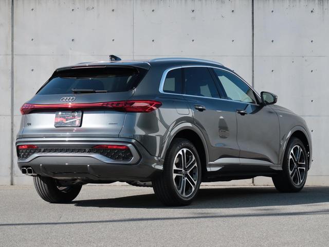 ��ڂł`���������ƕ�������F�����f�U�C���B���̑��݂͂��̎�����A������́A�����̂Ɋ�����^�������܂��B