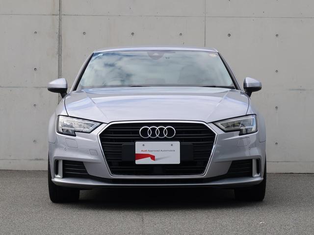 ��ڂł`���������ƕ�������F�����f�U�C���B���̑��݂͂��̎�����A������́A�����̂Ɋ�����^�������܂��B