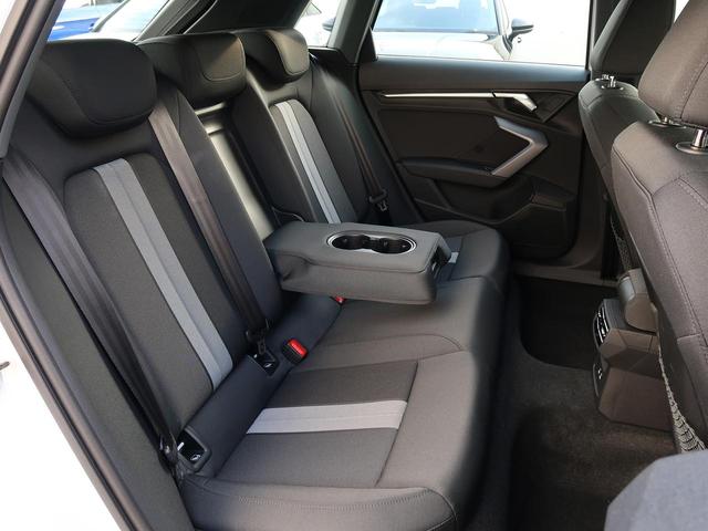 Ａ３ スポーツバック３０ＴＦＳＩアドバンスド　コンビニエンス＆アシスタンスパッケージライト　ナビゲーションパッケージ　認定中古車　バックカメラ　ＥＴＣ　ＬＥＤヘッドライト（12枚目）