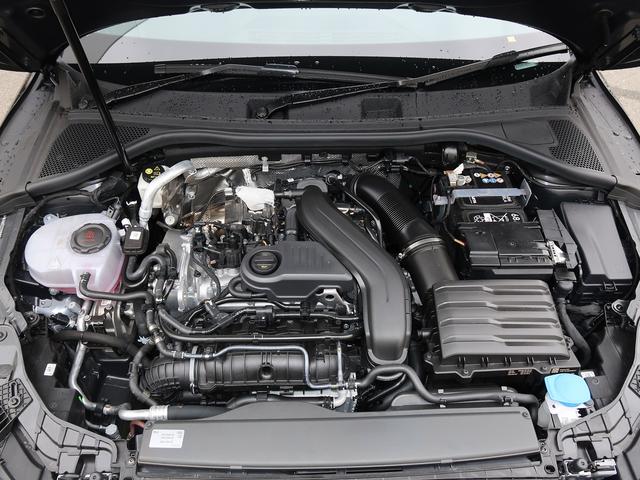 �r�C�ʂ����������A�R��ƃp���[�𗼗����鍂���������^�[�{�G���W���B