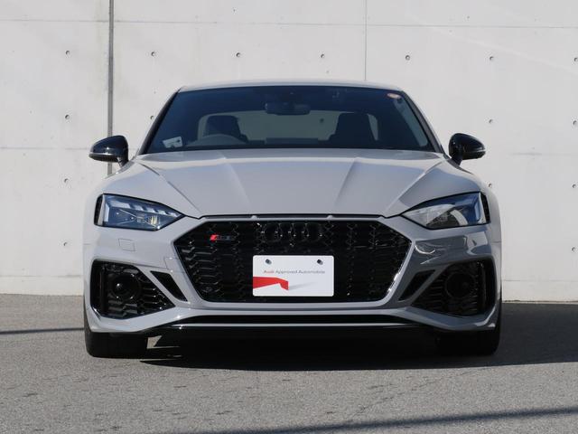 ＲＳ５ ベースグレード　コンフォートパッケージ　　スポーツエキゾーストシステム　ブラックスタイリングパッケージ　デコラティブパネル　カーボン　プライバシーガラス　カラードブレーキキャリパーレッド　認定中古車　ＥＴＣ（4枚目）