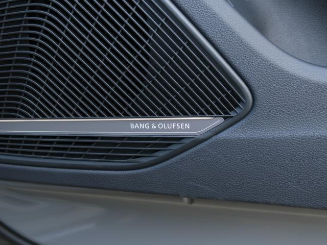 ＲＳ５ ベースグレード　コンフォートパッケージ　　スポーツエキゾーストシステム　ブラックスタイリングパッケージ　デコラティブパネル　カーボン　プライバシーガラス　カラードブレーキキャリパーレッド　認定中古車　ＥＴＣ（12枚目）