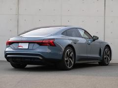 ���ܤǣ���������ʬ�����ÿ�����ĥǥ����󡣤���¸�ߤϤ��Ĥλ���⡢�����Ρ�����Τ˴�ư��Ϳ��³���ޤ��� 4