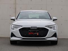 ���ܤǣ���������ʬ�����ÿ�����ĥǥ����󡣤���¸�ߤϤ��Ĥλ���⡢�����Ρ�����Τ˴�ư��Ϳ��³���ޤ��� 3