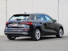 ���ܤǣ���������ʬ�����ÿ�����ĥǥ����󡣤���¸�ߤϤ��Ĥλ���⡢�����Ρ�����Τ˴�ư��Ϳ��³���ޤ��� 4