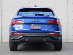 ���ܤǣ���������ʬ�����ÿ�����ĥǥ����󡣤���¸�ߤϤ��Ĥλ���⡢�����Ρ�����Τ˴�ư��Ϳ��³���ޤ��� 4