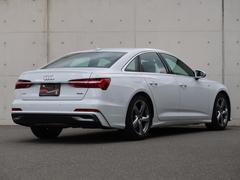 ���ܤǣ���������ʬ�����ÿ�����ĥǥ����󡣤���¸�ߤϤ��Ĥλ���⡢�����Ρ�����Τ˴�ư��Ϳ��³���ޤ��� 4