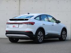 ���ܤǣ���������ʬ�����ÿ�����ĥǥ����󡣤���¸�ߤϤ��Ĥλ���⡢�����Ρ�����Τ˴�ư��Ϳ��³���ޤ��� 4