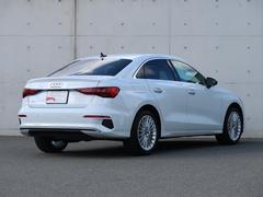 ���ܤǣ���������ʬ�����ÿ�����ĥǥ����󡣤���¸�ߤϤ��Ĥλ���⡢�����Ρ�����Τ˴�ư��Ϳ��³���ޤ��� 3