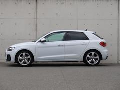 ���ܤǣ���������ʬ�����ÿ�����ĥǥ����󡣤���¸�ߤϤ��Ĥλ���⡢�����Ρ�����Τ˴�ư��Ϳ��³���ޤ��� 3