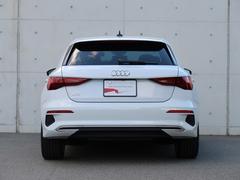 ���ܤǣ���������ʬ�����ÿ�����ĥǥ����󡣤���¸�ߤϤ��Ĥλ���⡢�����Ρ�����Τ˴�ư��Ϳ��³���ޤ��� 5