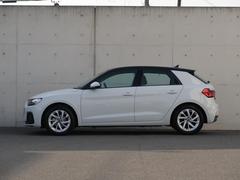 ���ܤǣ���������ʬ�����ÿ�����ĥǥ����󡣤���¸�ߤϤ��Ĥλ���⡢�����Ρ�����Τ˴�ư��Ϳ��³���ޤ��� 3