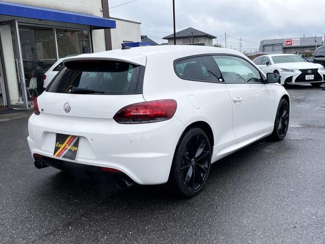 シロッコ Ｒ　電動ブラックレザーシート　純正１９ＡＷ　純正ナビ・ＴＶ　クルーズコントロール　ＤＣＣ　ＸＤＳ　６速ＤＳＧ　パドルシフト　ＥＴＣ（8枚目）