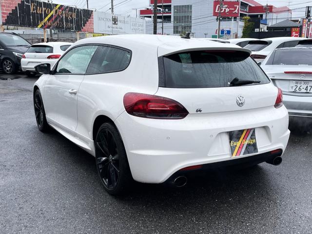 シロッコ Ｒ　電動ブラックレザーシート　純正１９ＡＷ　純正ナビ・ＴＶ　クルーズコントロール　ＤＣＣ　ＸＤＳ　６速ＤＳＧ　パドルシフト　ＥＴＣ（9枚目）