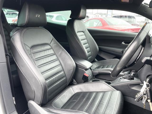 シロッコ Ｒ　電動ブラックレザーシート　純正１９ＡＷ　純正ナビ・ＴＶ　クルーズコントロール　ＤＣＣ　ＸＤＳ　６速ＤＳＧ　パドルシフト　ＥＴＣ（13枚目）