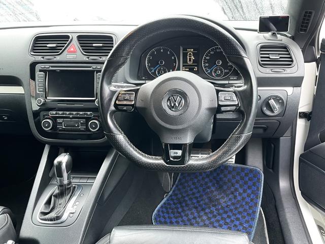 シロッコ Ｒ　電動ブラックレザーシート　純正１９ＡＷ　純正ナビ・ＴＶ　クルーズコントロール　ＤＣＣ　ＸＤＳ　６速ＤＳＧ　パドルシフト　ＥＴＣ（16枚目）