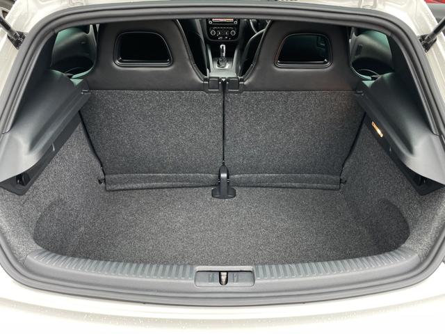 シロッコ Ｒ　電動ブラックレザーシート　純正１９ＡＷ　純正ナビ・ＴＶ　クルーズコントロール　ＤＣＣ　ＸＤＳ　６速ＤＳＧ　パドルシフト　ＥＴＣ（18枚目）