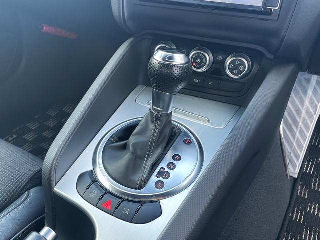 TTクーペ 1.8TFSI Sラインパッケージ 専用ハーフレザーシート 専用18AW 専用エアロ 純正ナビ・TV ETC(11枚目)