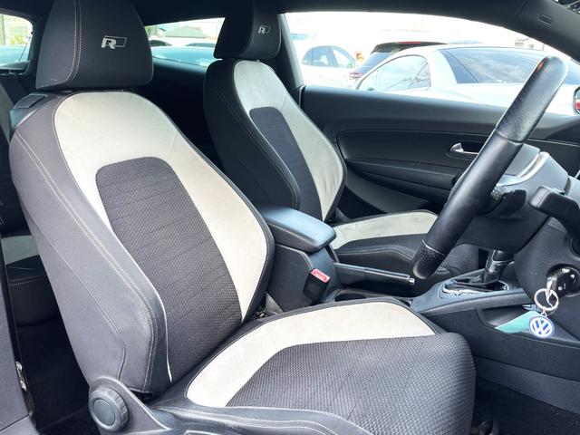 シロッコ Rライン ディナミッシュ DCC XDS カラーインジケーター Rライン専用エアロ・18AW・シート シートヒーター 純正ナビ・TV ETC(13枚目)