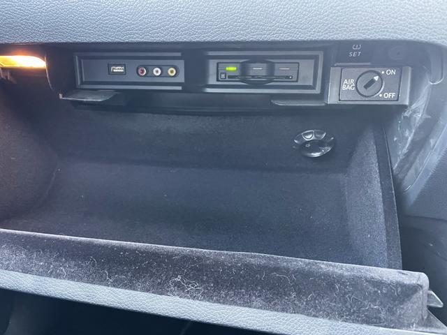 シロッコ Rライン ディナミッシュ DCC XDS カラーインジケーター Rライン専用エアロ・18AW・シート シートヒーター 純正ナビ・TV ETC(23枚目)