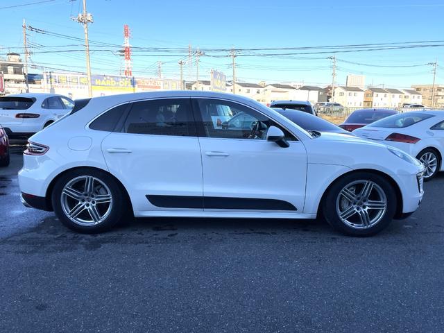 マカン マカンＳ　スポーツクロノＰＫＧ　ローダウン　黒革シート・シートヒーター　パノラマサンルーフ　　ＰＡＳＭ　純正１９ＡＷ　純正ナビ・ＴＶ・Ｂカメラ　ＥＴＣ（4枚目）