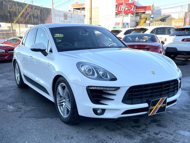 マカン マカンＳ　スポーツクロノＰＫＧ　ローダウン　黒革シート・シートヒーター　パノラマサンルーフ　　ＰＡＳＭ　純正１９ＡＷ　純正ナビ・ＴＶ・Ｂカメラ　ＥＴＣ（6枚目）