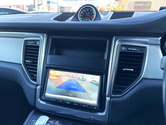 マカン マカンＳ　スポーツクロノＰＫＧ　ローダウン　黒革シート・シートヒーター　パノラマサンルーフ　　ＰＡＳＭ　純正１９ＡＷ　純正ナビ・ＴＶ・Ｂカメラ　ＥＴＣ（10枚目）