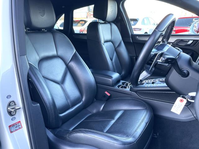 マカン マカンＳ　スポーツクロノＰＫＧ　ローダウン　黒革シート・シートヒーター　パノラマサンルーフ　　ＰＡＳＭ　純正１９ＡＷ　純正ナビ・ＴＶ・Ｂカメラ　ＥＴＣ（13枚目）