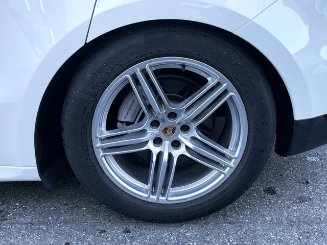 マカン マカンＳ　スポーツクロノＰＫＧ　ローダウン　黒革シート・シートヒーター　パノラマサンルーフ　　ＰＡＳＭ　純正１９ＡＷ　純正ナビ・ＴＶ・Ｂカメラ　ＥＴＣ（20枚目）