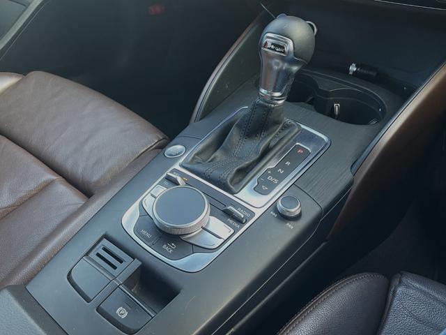 Ａ３セダン １．８ＴＦＳＩクワトロ　４ＷＤ　電動ブラウンレザーシート・シートヒーター　純正ナビ・ＴＶ・Ｂカメラ　純正１７ＡＷ　プッシュスタート　ＡＣＣ　ドライブセレクト　パドルシフト　ドラレコ　ＥＴＣ（11枚目）