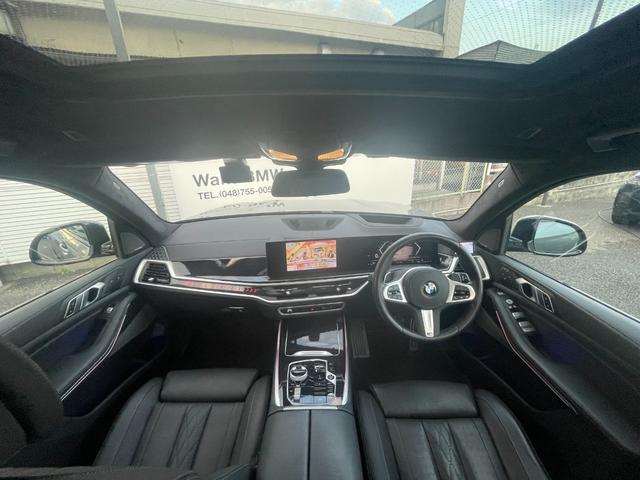 Ｘ７ ｘＤｒｉｖｅ　４０ｄ　Ｍスポーツ　弊社顧客下取り車／６人乗り／スカイラウンジサンルーフ／２列目コンフォートシート／黒レザー／４輪エアサス／インテグレイテッドアクティブステアリング／エグゼクティブドライブプロ／アイコニックグロー（2枚目）