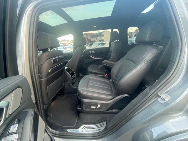 Ｘ７ ｘＤｒｉｖｅ　４０ｄ　Ｍスポーツ　弊社顧客下取り車／６人乗り／スカイラウンジサンルーフ／２列目コンフォートシート／黒レザー／４輪エアサス／インテグレイテッドアクティブステアリング／エグゼクティブドライブプロ／アイコニックグロー（4枚目）