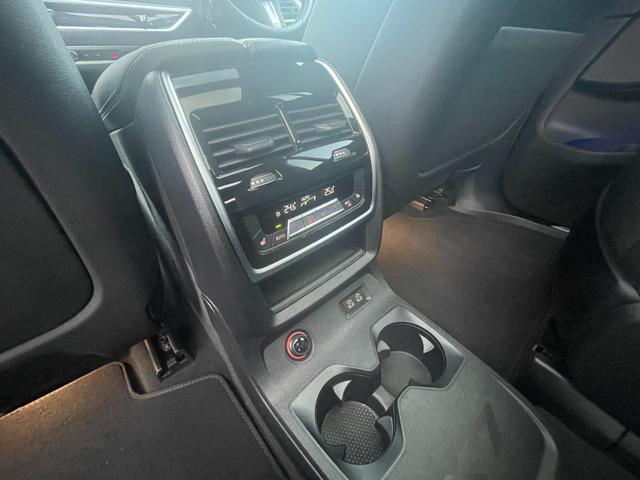 Ｘ７ ｘＤｒｉｖｅ　４０ｄ　Ｍスポーツ　弊社顧客下取り車／６人乗り／スカイラウンジサンルーフ／２列目コンフォートシート／黒レザー／４輪エアサス／インテグレイテッドアクティブステアリング／エグゼクティブドライブプロ／アイコニックグロー（6枚目）